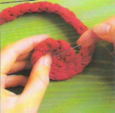 Tapete de croche oval vermelho
